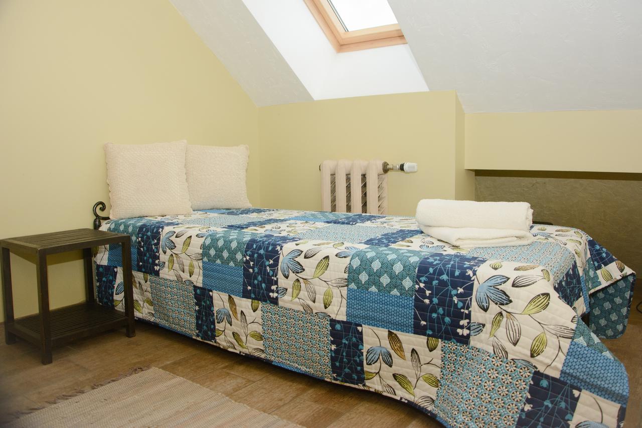 Gallery Guest Rooms Кернаве Экстерьер фото